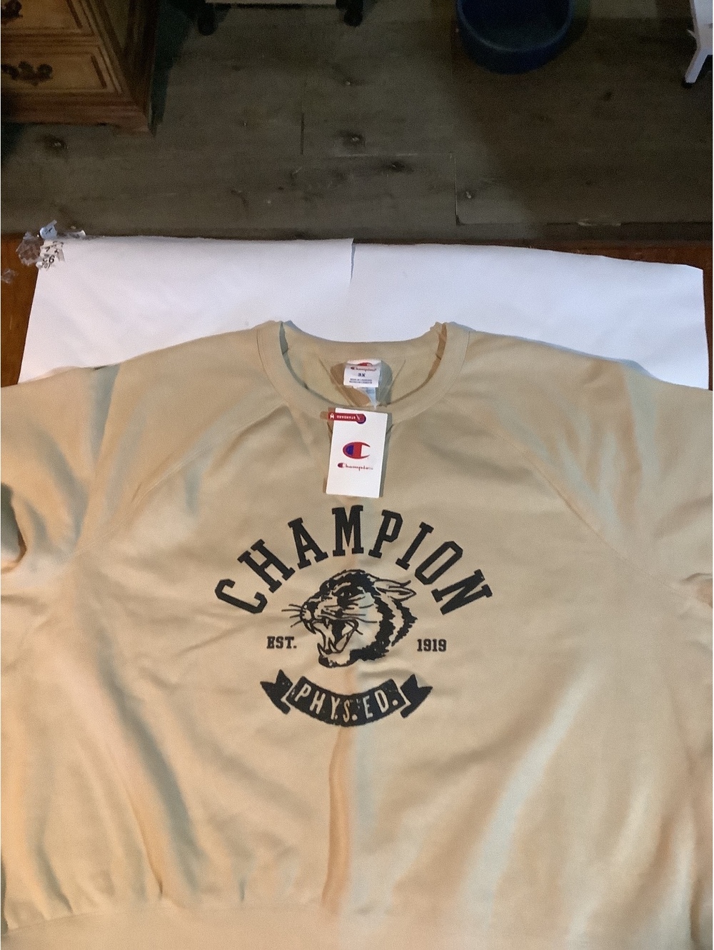 Champion Men's 3X Beige Crewneck Sweatshirt with Tiger Graphic
